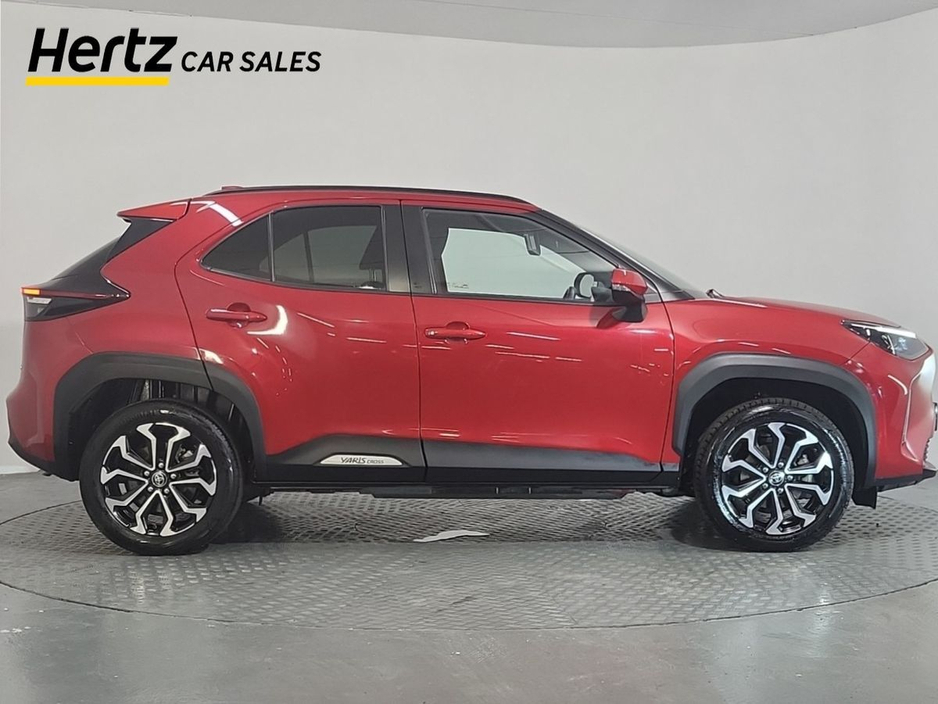 2023 Toyota Yaris Cross - image 2