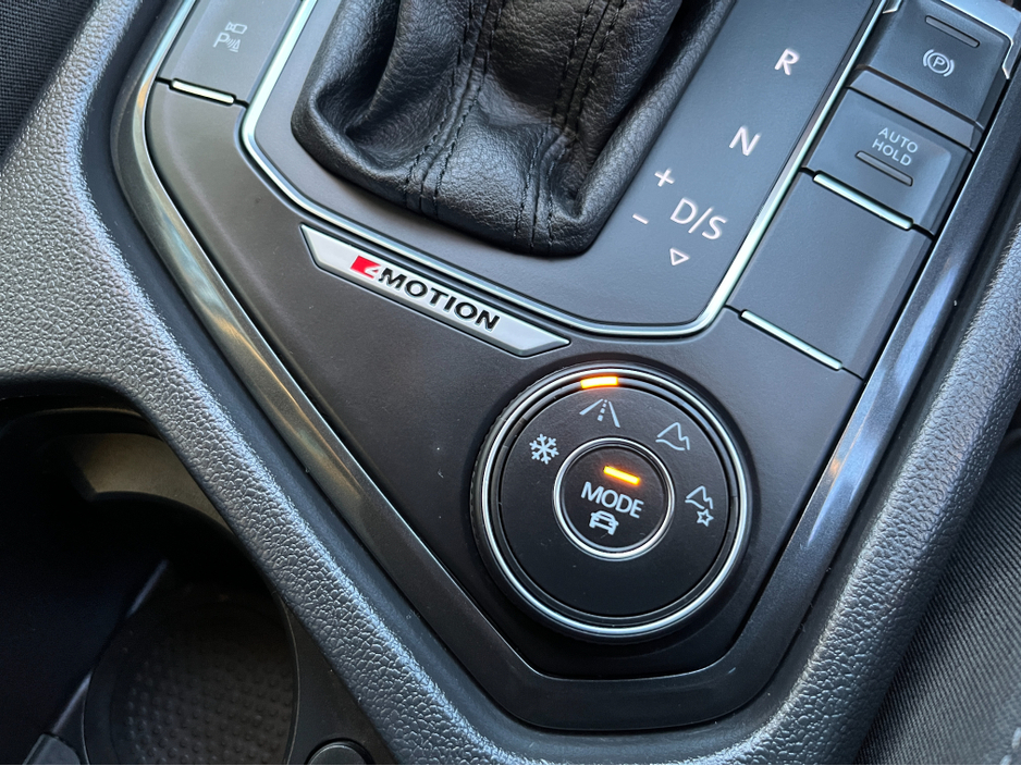 2019 Volkswagen Tiguan HIGHLINE 4MOTION AUTOMATIC 2.0 DIESEL //HIGH SPEC//360 PARKING CAMERAS//FRONT AND REAR HEATED SEATS//POWER TAILGATE//HEAD UP DISPLAY//