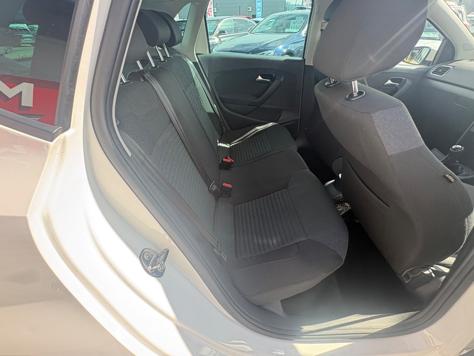2014 Volkswagen Polo - image 9