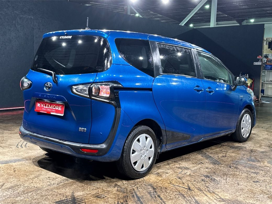 2019 Toyota Sienta - image 3