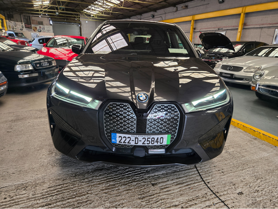 2022 BMW iX - image 9