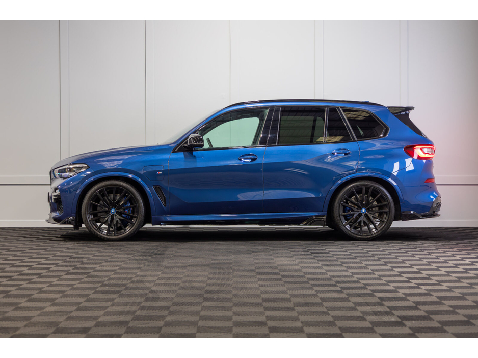 2021 BMW X5 - image 3