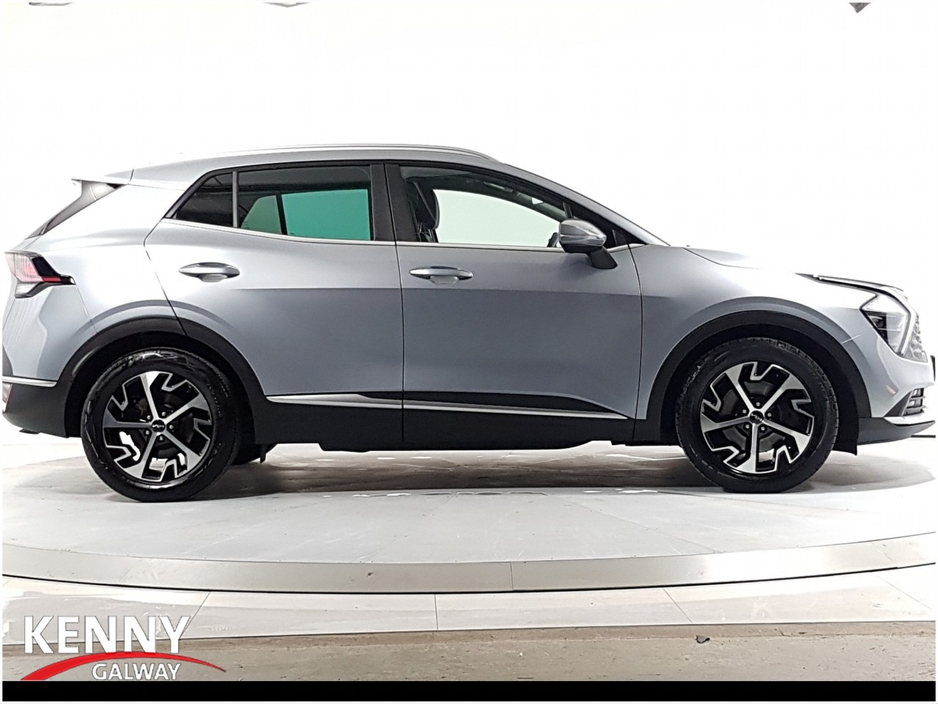2022 Kia Sportage - image 8