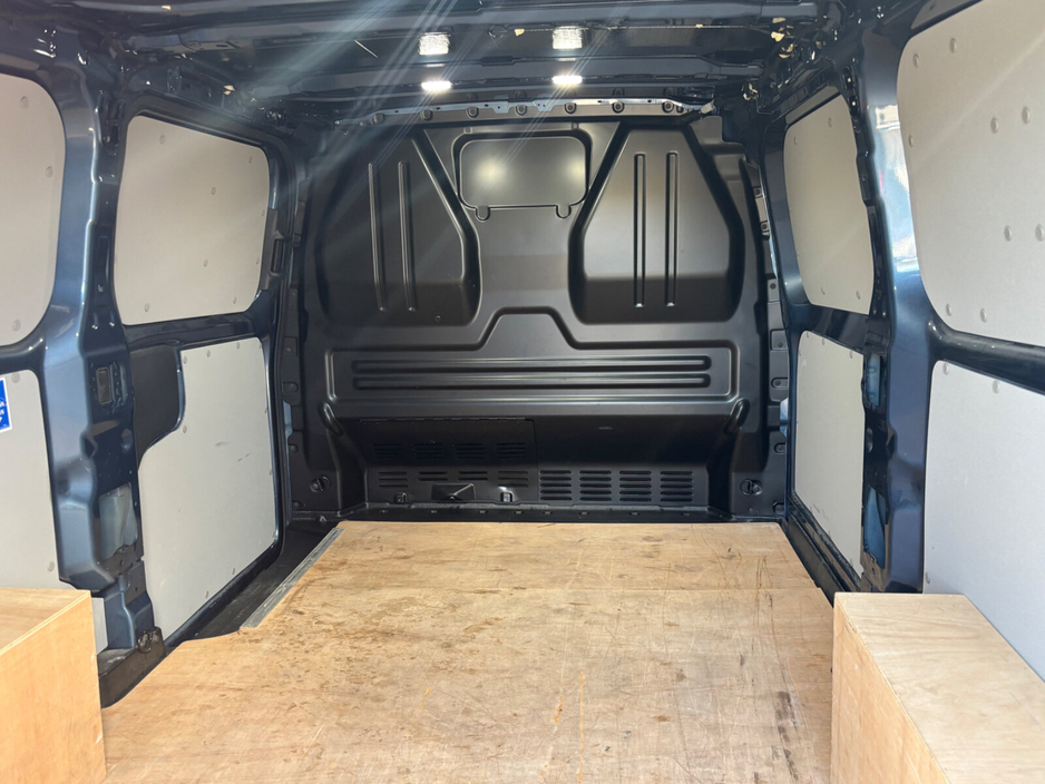 2024 Ford Transit Custom - image 23