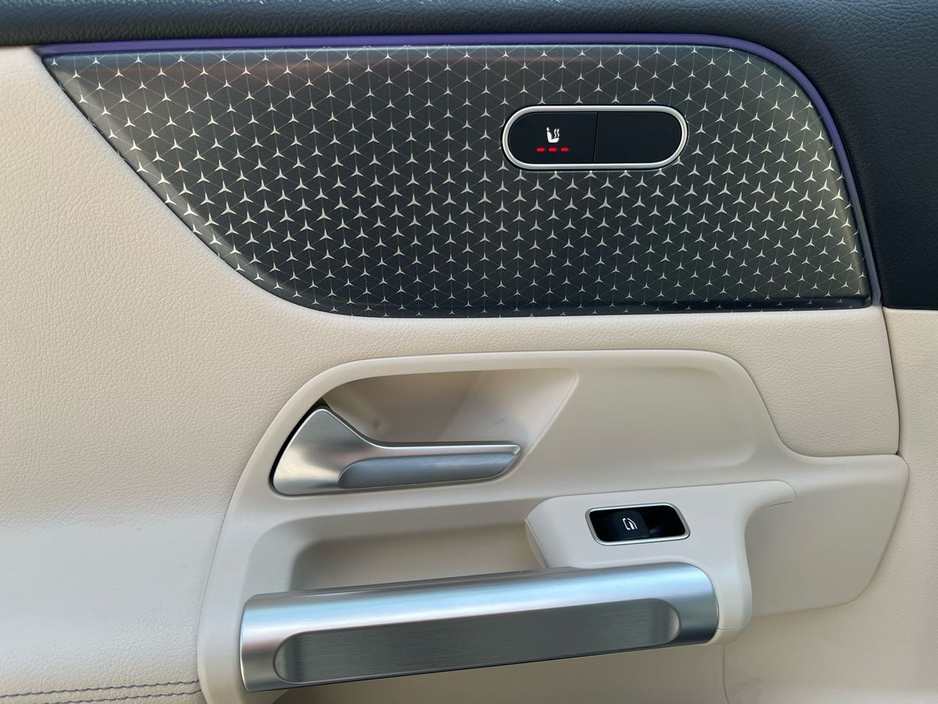 2025 Mercedes-Benz GLB - image 17