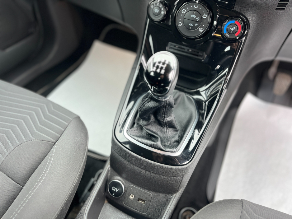 2014 Ford Fiesta - image 16