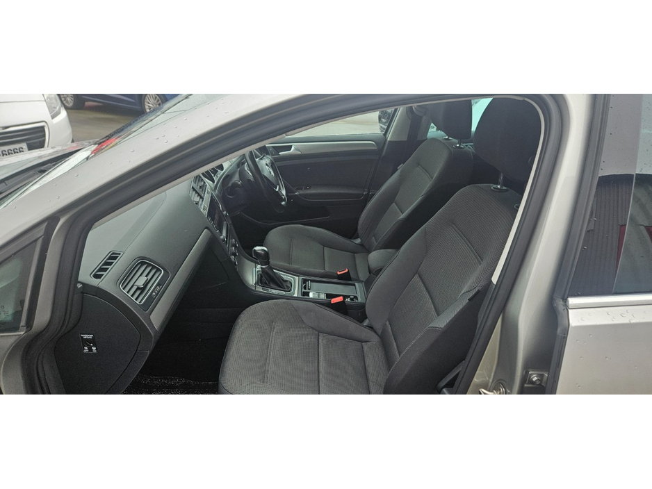 2017 Volkswagen Golf - image 25