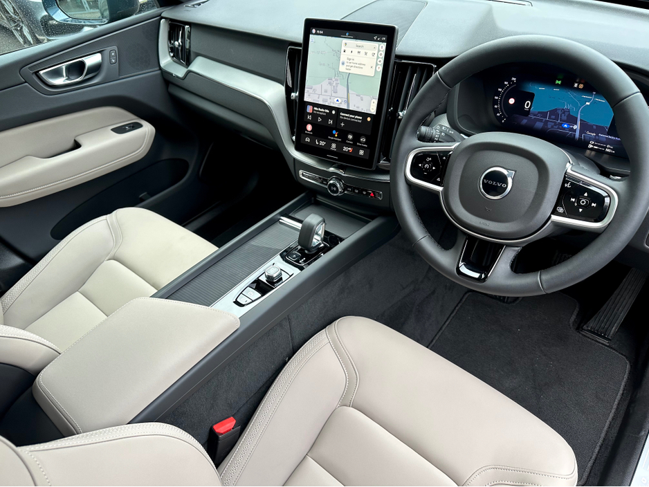 2025 Volvo XC60 - image 5
