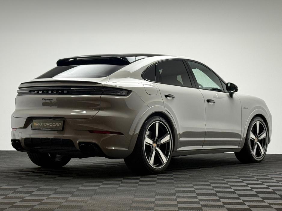 2024 Porsche Cayenne - image 7