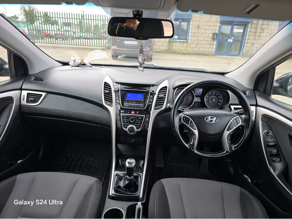 2016 Hyundai i30 - image 12