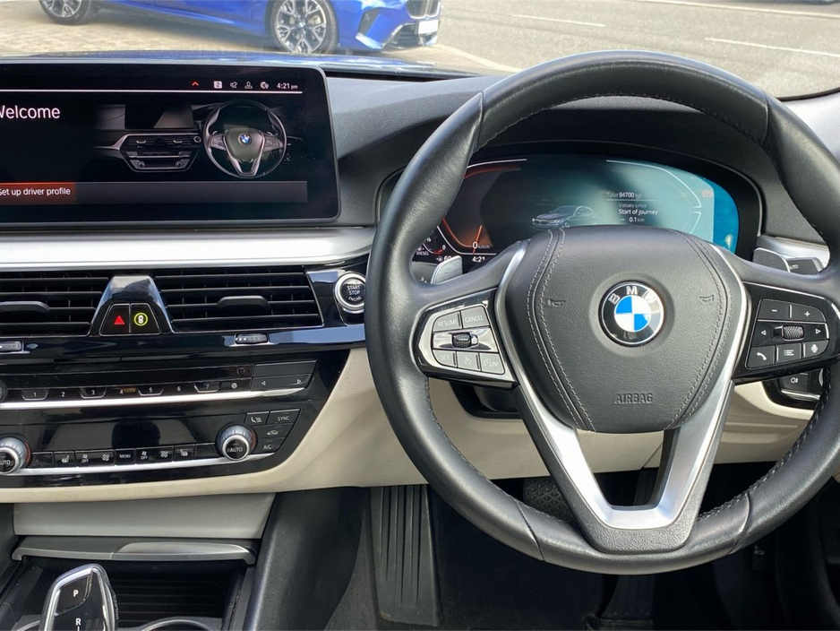 2022 BMW 5 Series - image 5