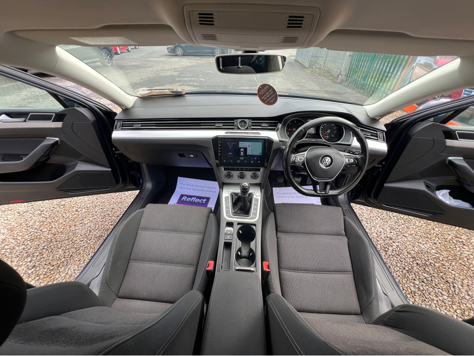 2015 Volkswagen Passat - image 17