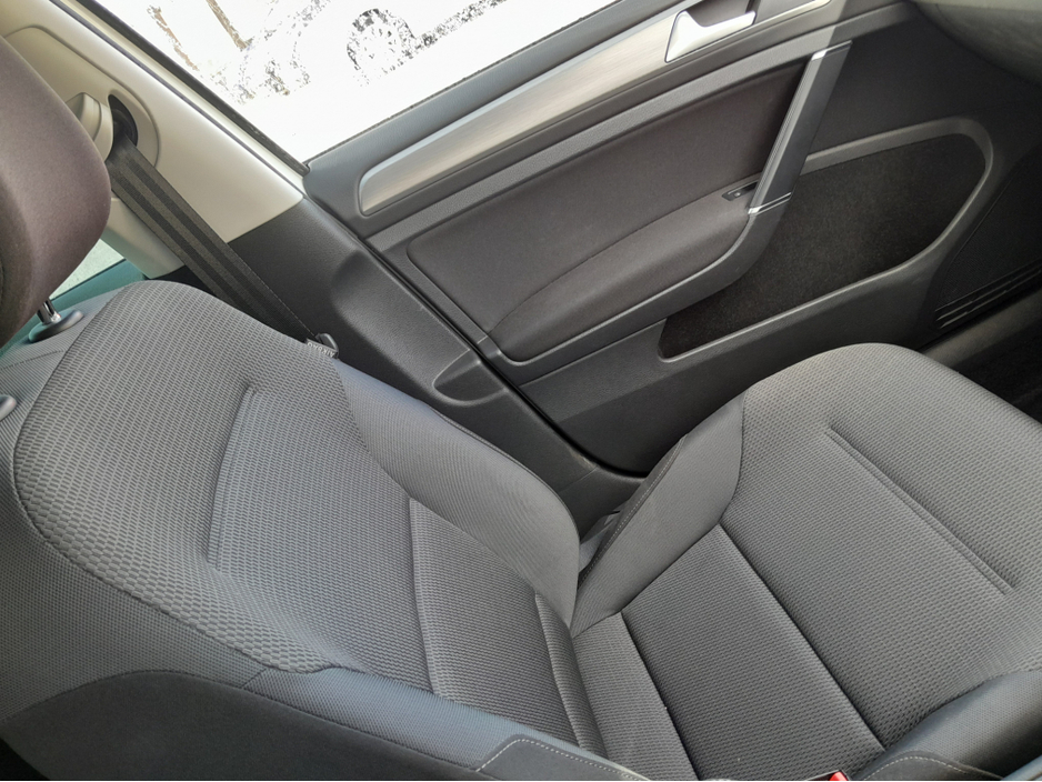 2016 Volkswagen Golf - image 11