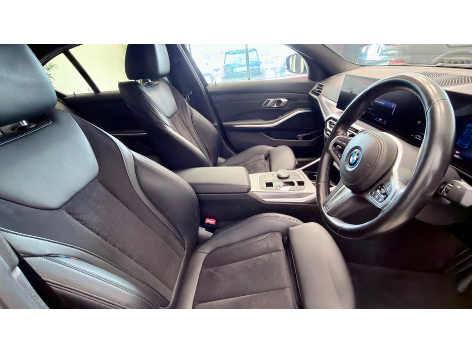 2024 BMW 3 Series - image 14