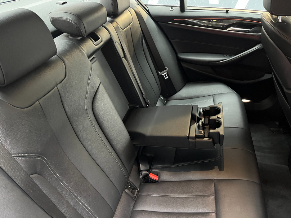 2018 BMW 5 Series - image 18
