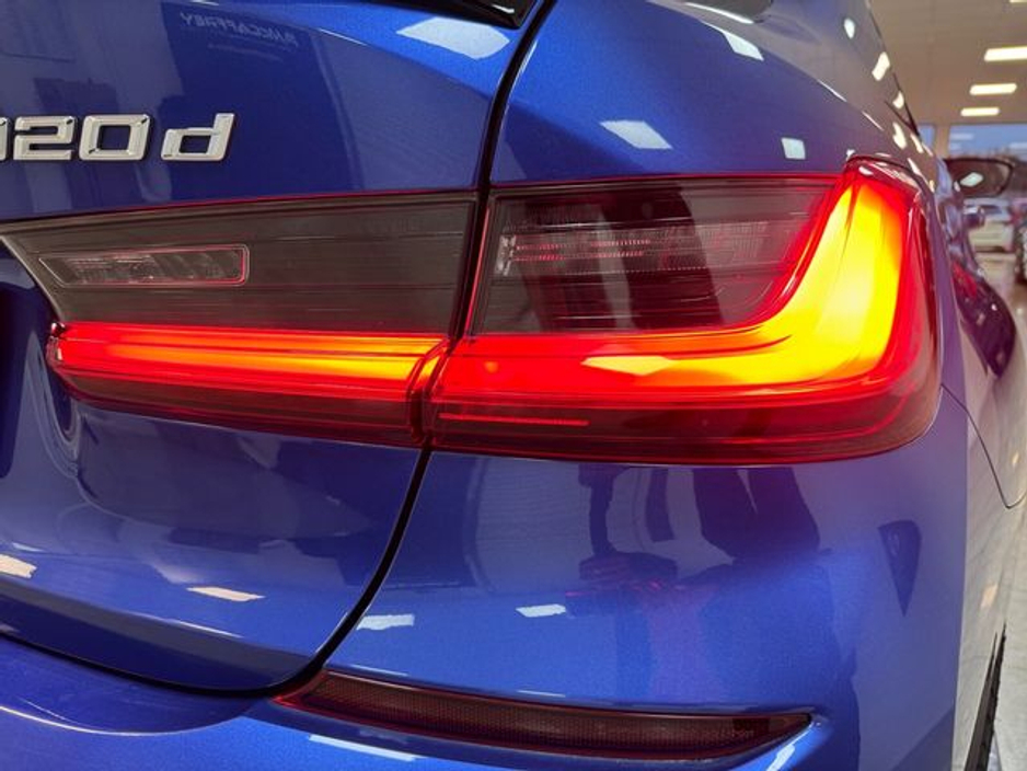 2019 BMW 3 Series - image 20