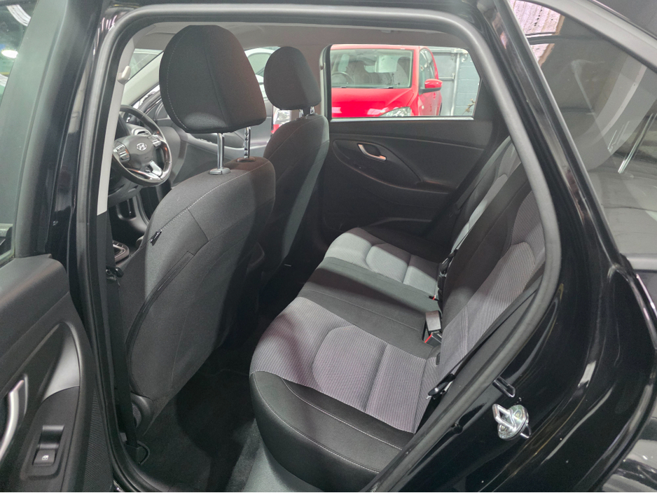 2018 Hyundai i30 - image 16