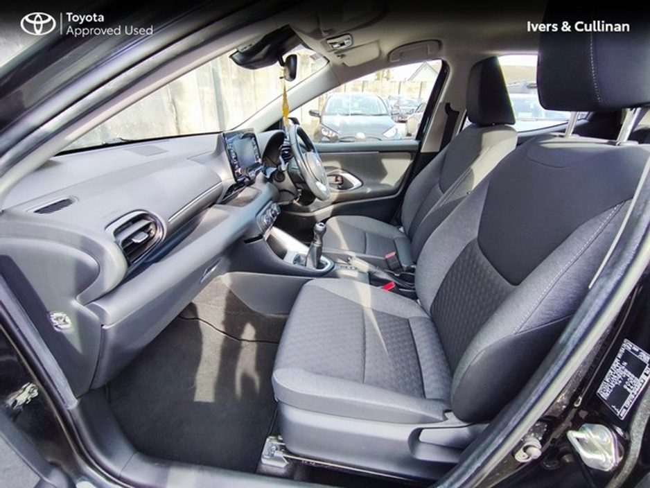 2020 Toyota Yaris - image 6