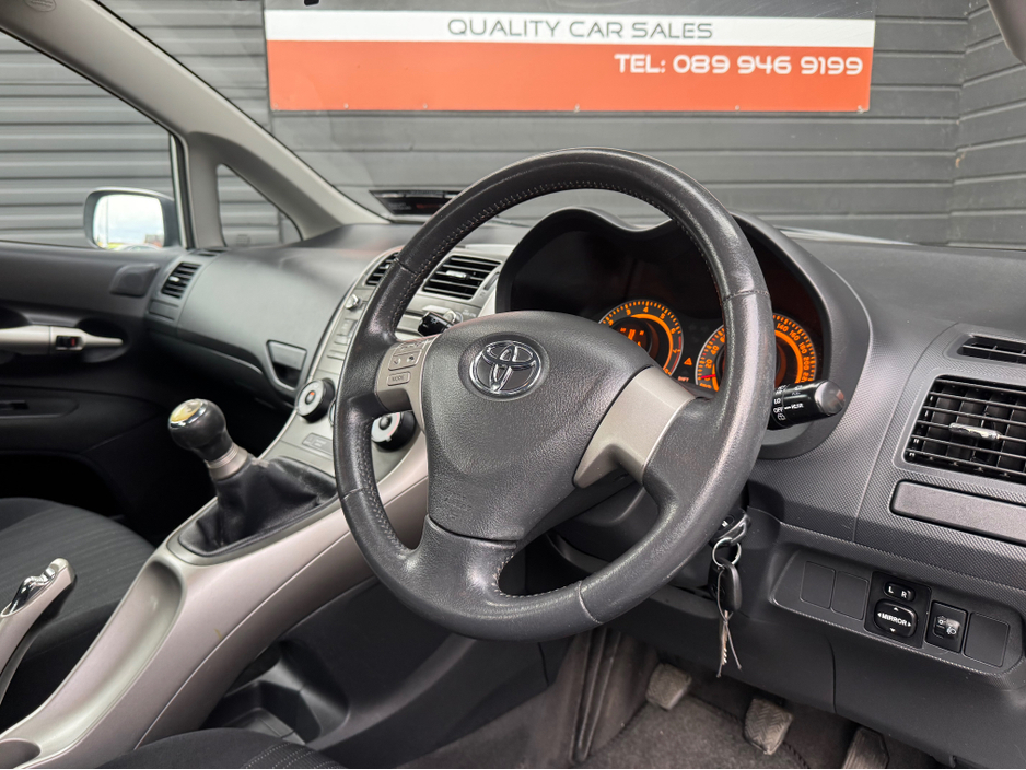 2007 Toyota Auris - image 7