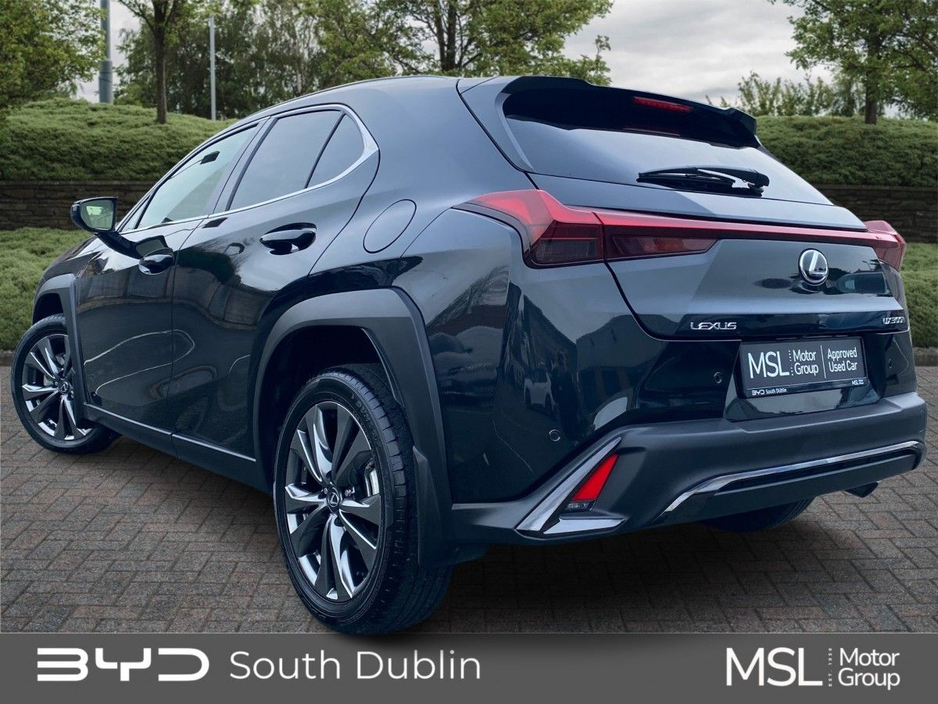 2024 Lexus UX 250 H - image 4