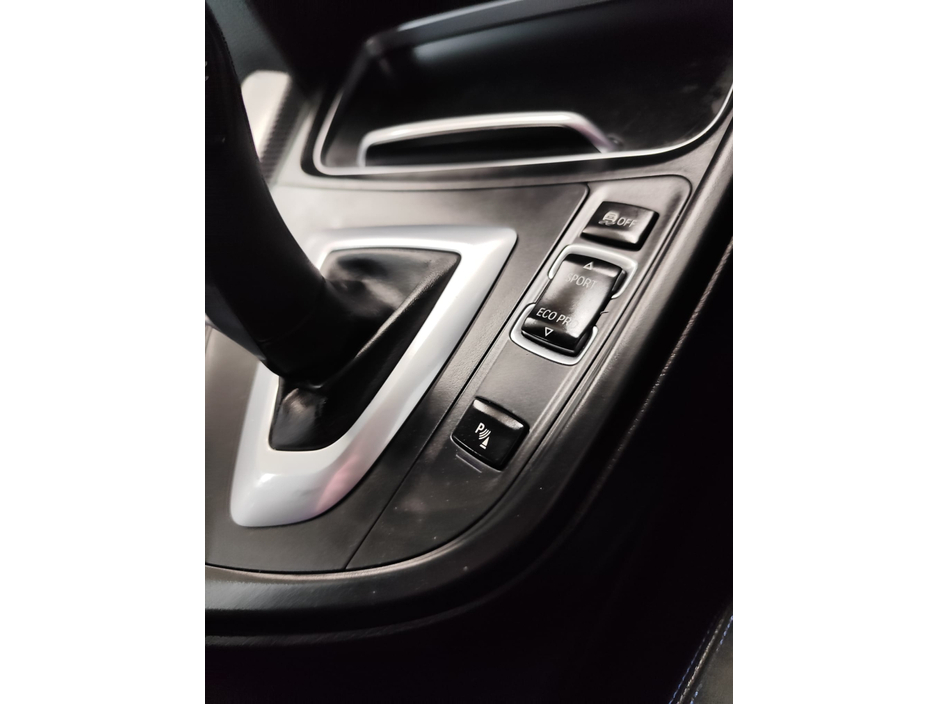 2018 BMW 3 Series - image 22