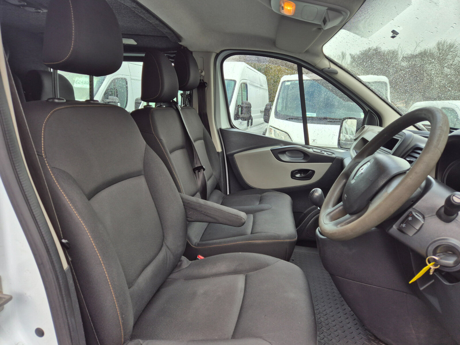 2016 Renault Trafic - image 13