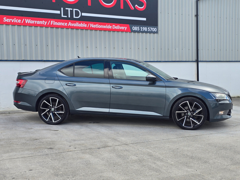 2018 Skoda Superb - image 5