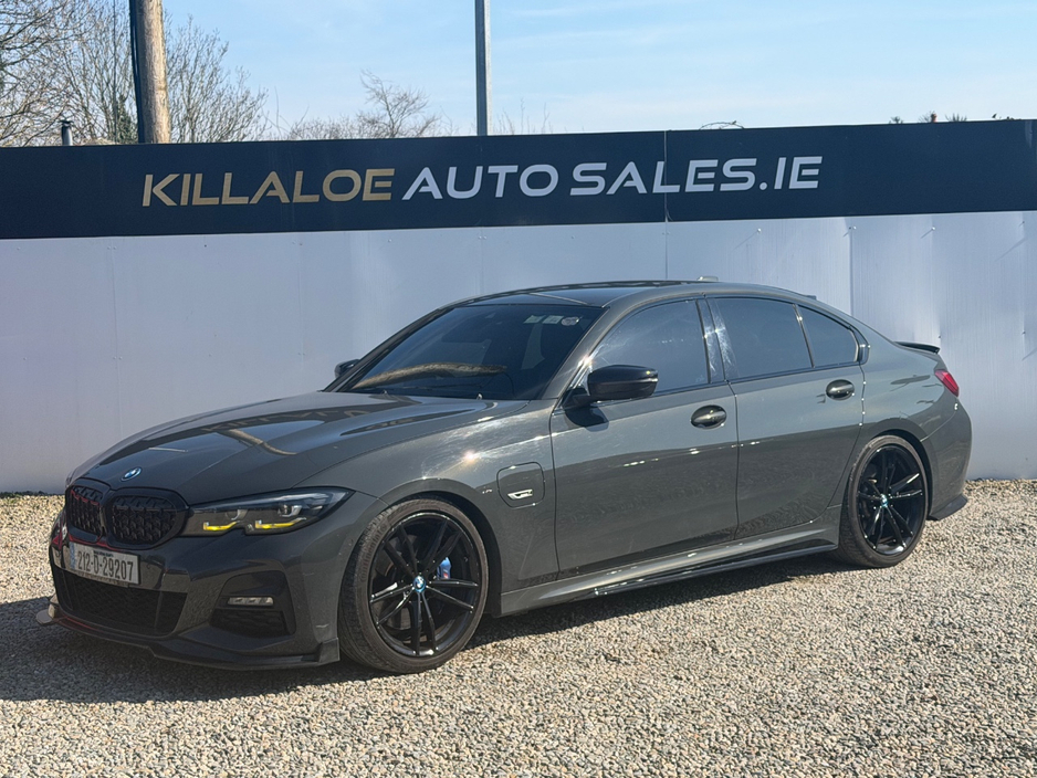 2021 BMW 3 Series - image 3