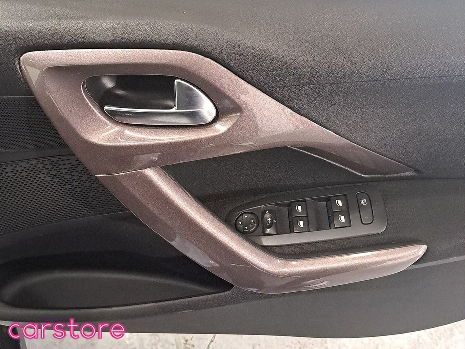 2016 Peugeot 2008 - image 17