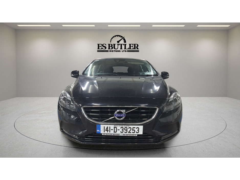 2014 Volvo V40 - image 9