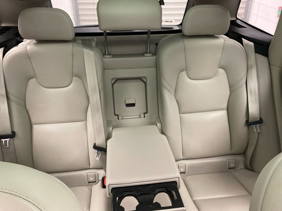 2023 Volvo XC60 - image 26