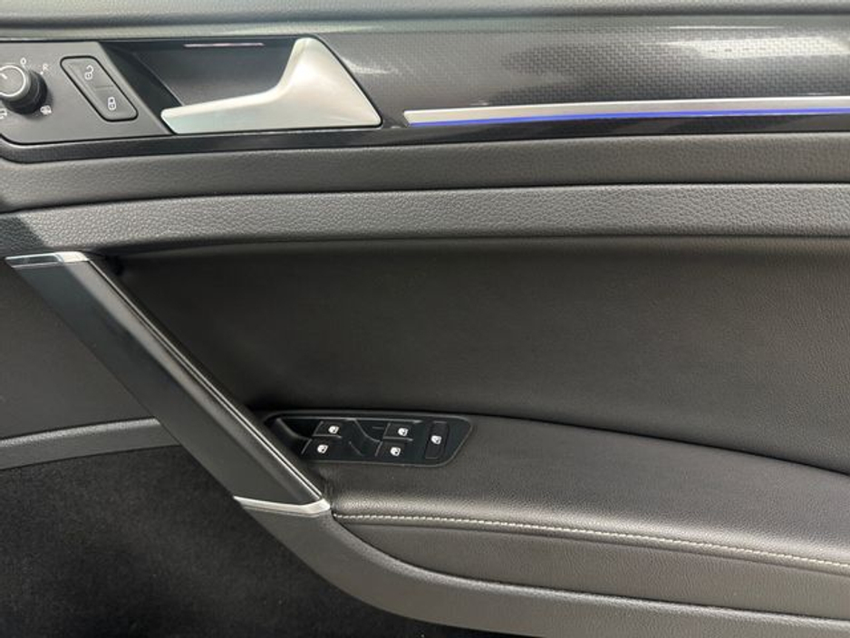 2017 Volkswagen Golf - image 12