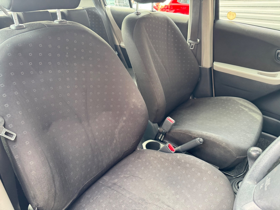 2006 Toyota Yaris - image 10