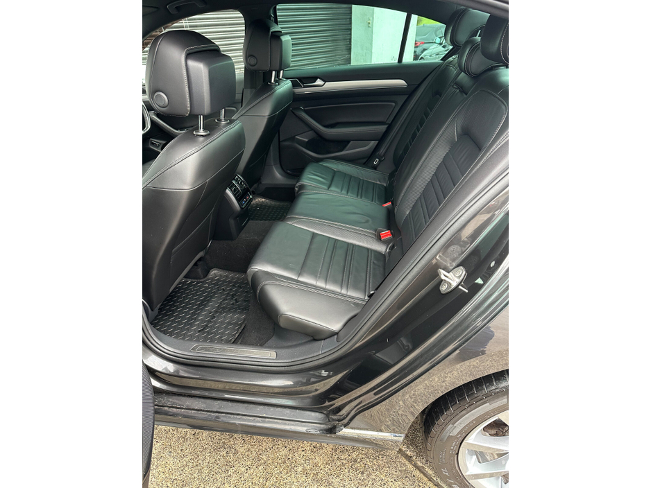 2019 Volkswagen Passat - image 18