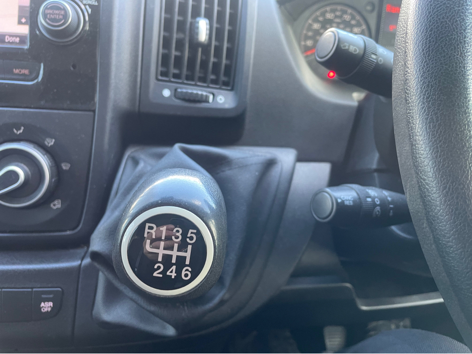 2021 Peugeot Boxer - image 4