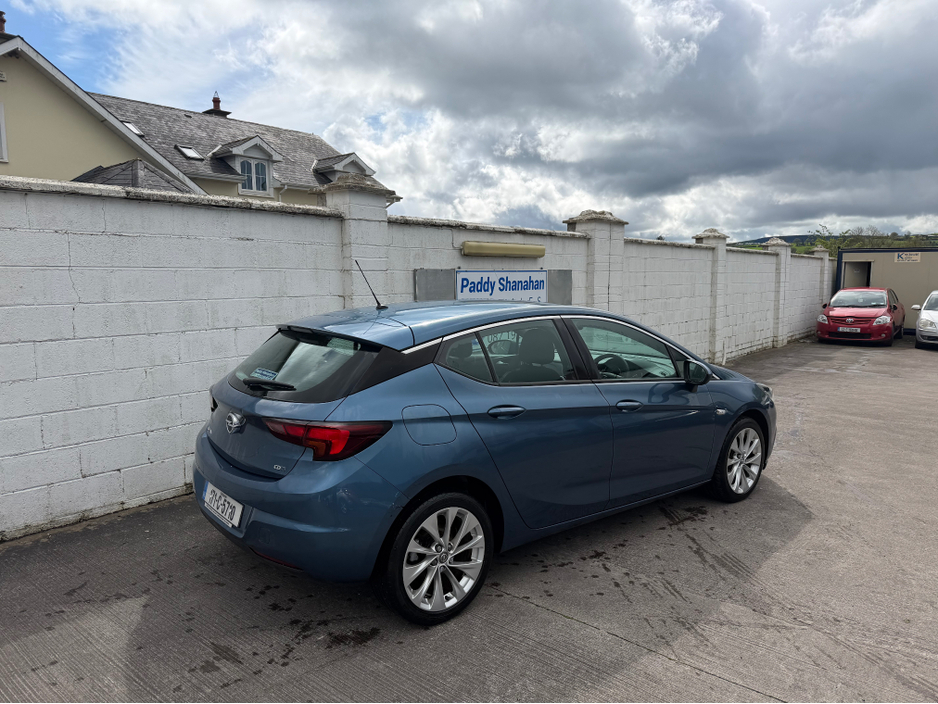 2017 Opel Astra - image 4