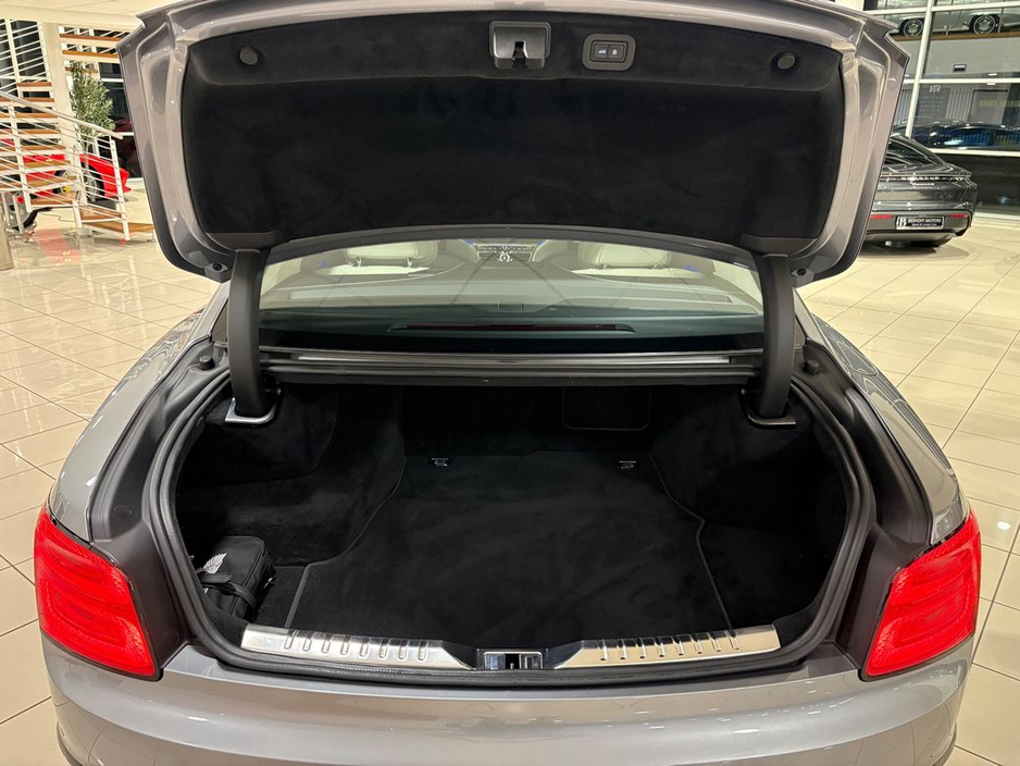 2025 Bentley Flying Spur 3.0 V6 E-HYBRID AZURE=AS NEW//HUGE SPEC=PAN ROOF//BALANCE OF BENTLEY WARRANTY=ONLY €150 ANNUAL ROAD TAX//TAILORED FINANCE PACKAGES AVAILABLE=TRADE INS €249,995