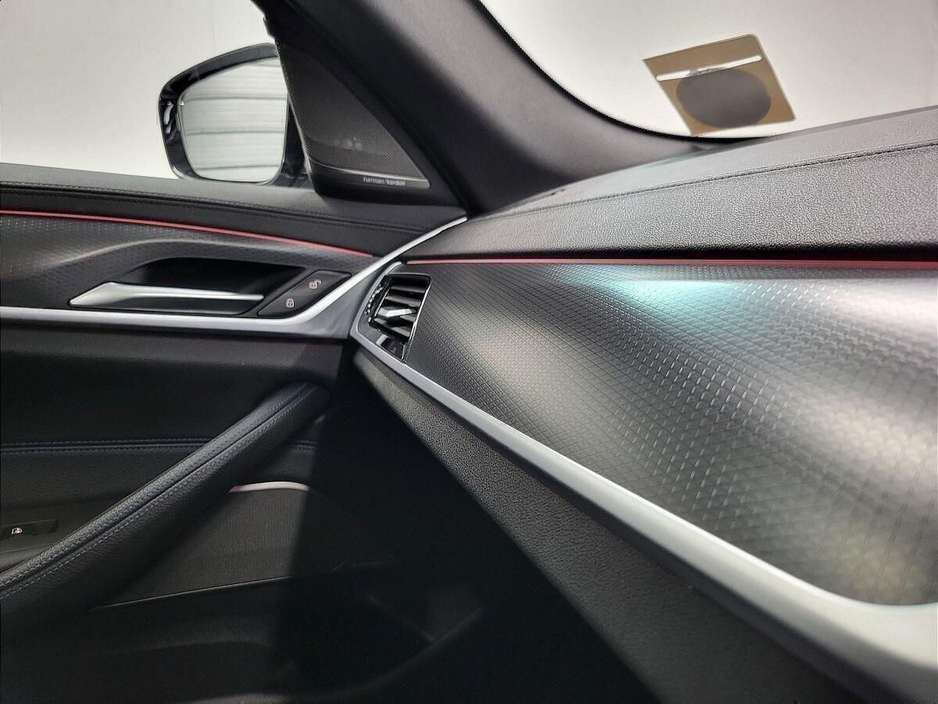 2023 BMW 5 Series - image 23