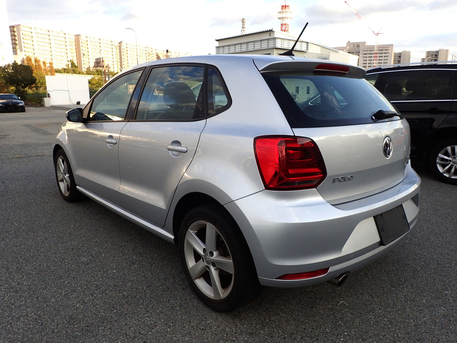 2017 Volkswagen Polo - image 4