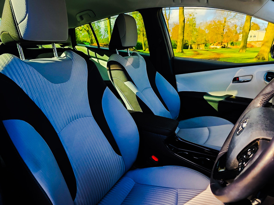 2020 Toyota Prius - image 11