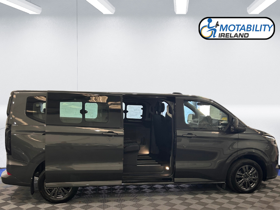 2026 Ford Tourneo Custom - image 4