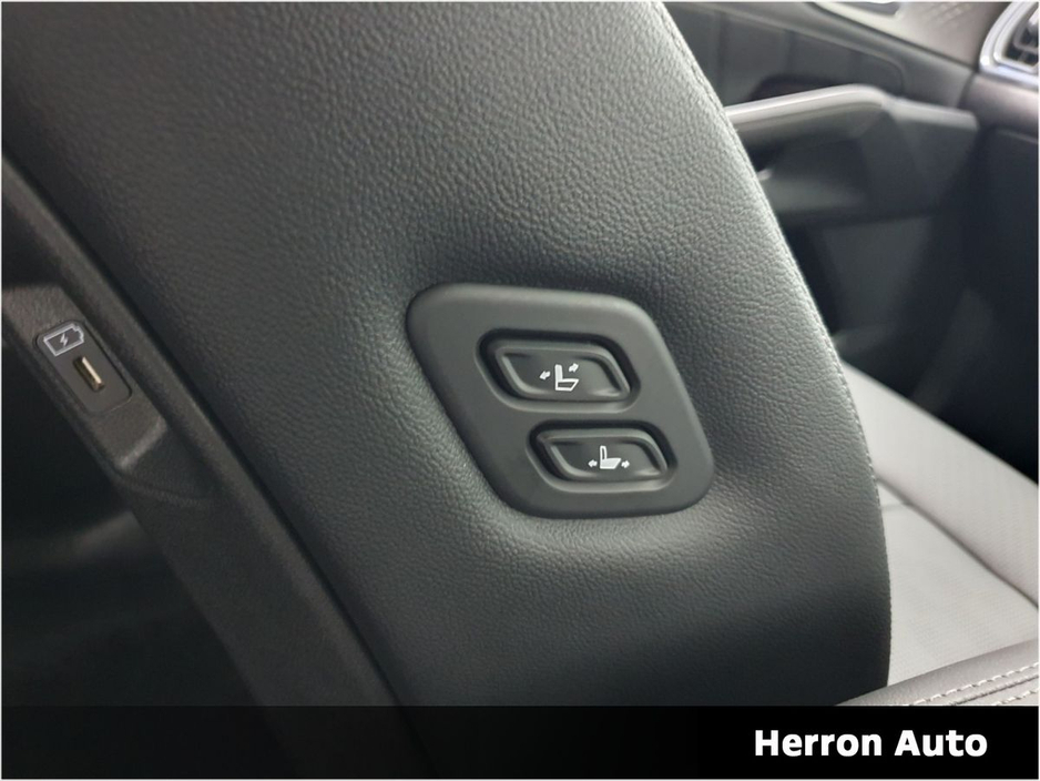 2025 Kia Sorento - image 18