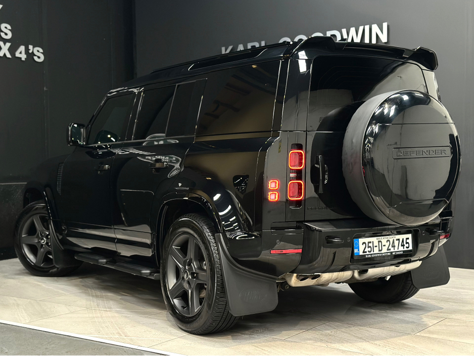 2025 Land Rover Defender - image 8