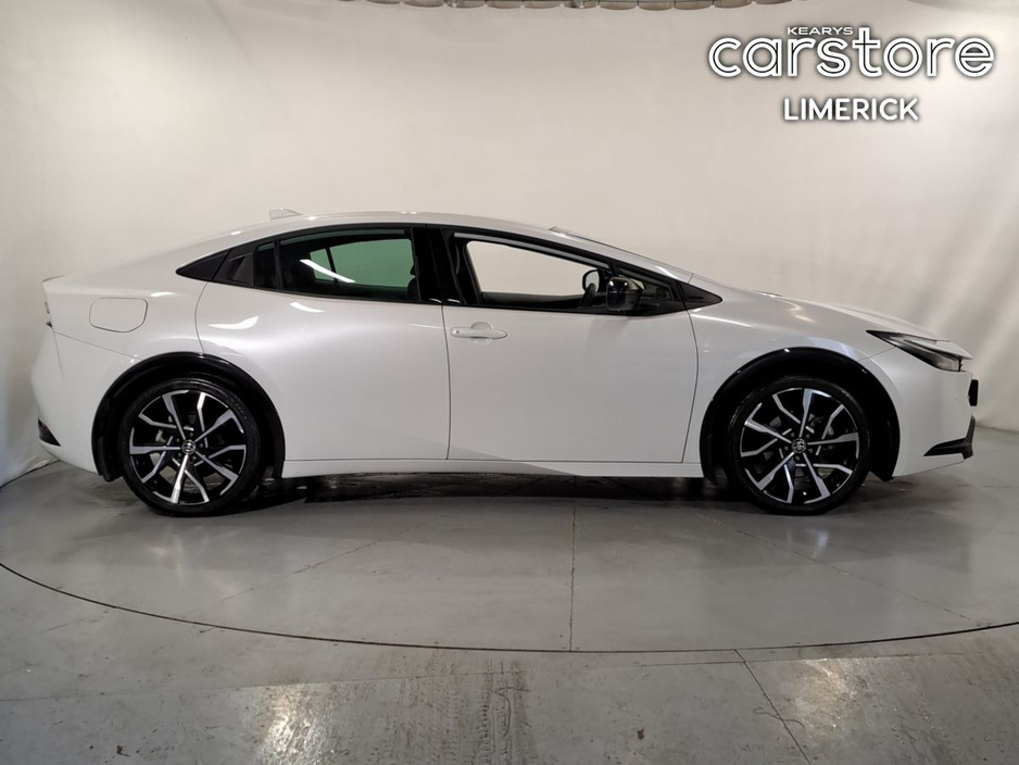 2024 Toyota Prius - image 2