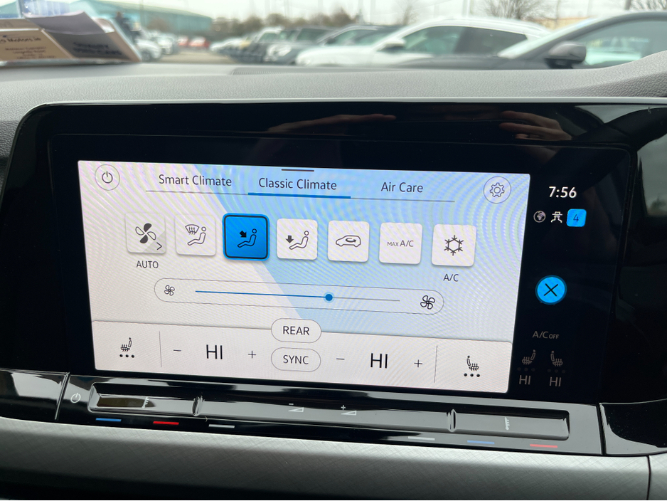 2022 Volkswagen Golf ADAVANCE AUTOMATIC 2.0 DIESEL //HEATED SEATS AND STEERING WHEEL//HEAD UP DISPLAY//REVERSE CAMERA//KEYLESS ENTRY// €27,950