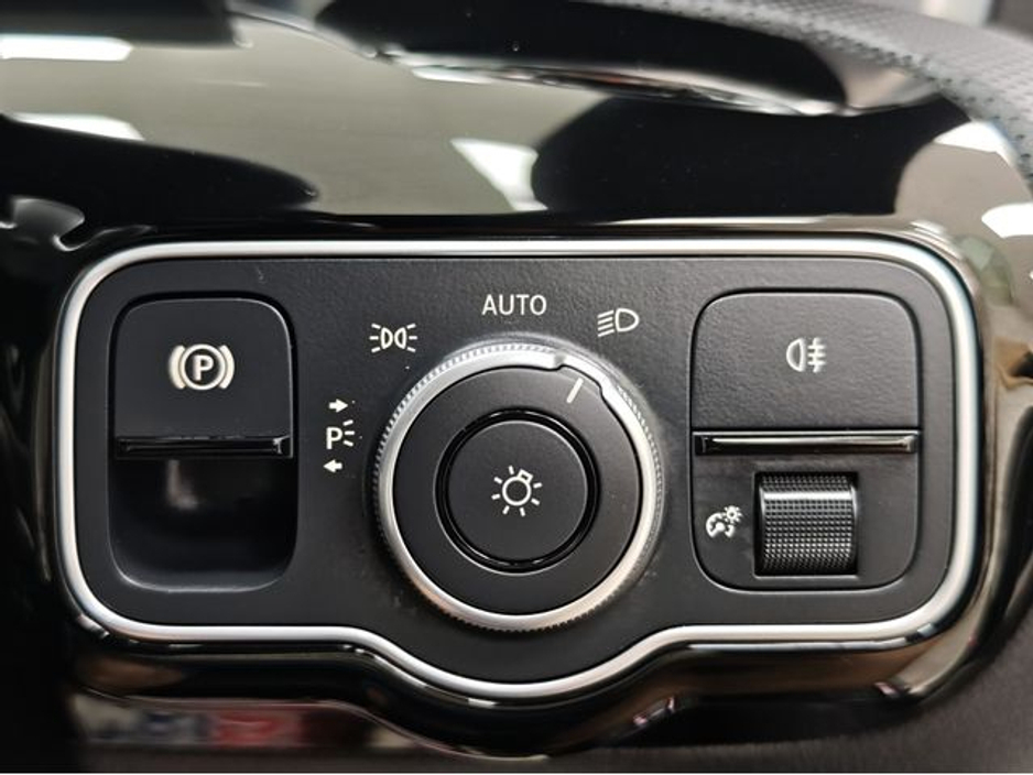 2022 Mercedes-Benz CLA Class - image 37