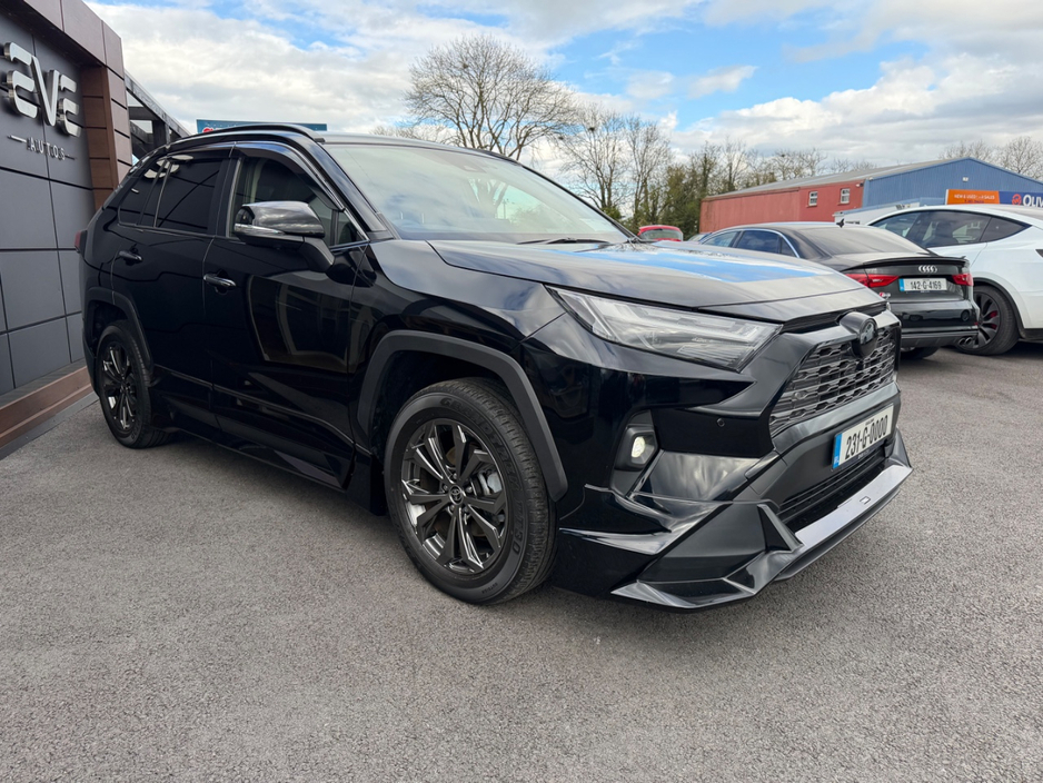 2023 Toyota Rav4 - image 5