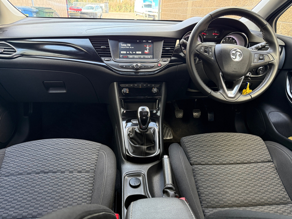 2018 Vauxhall Astra - image 8