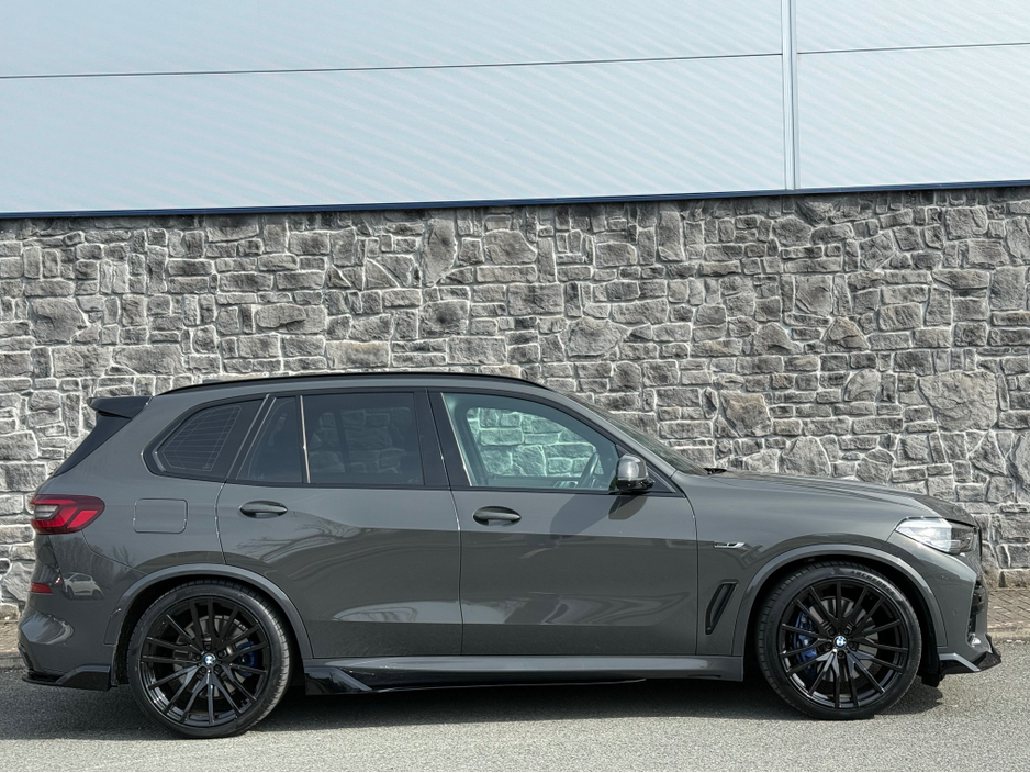 2022 BMW X5 - image 2