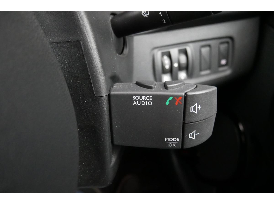 2019 Renault Clio - image 21